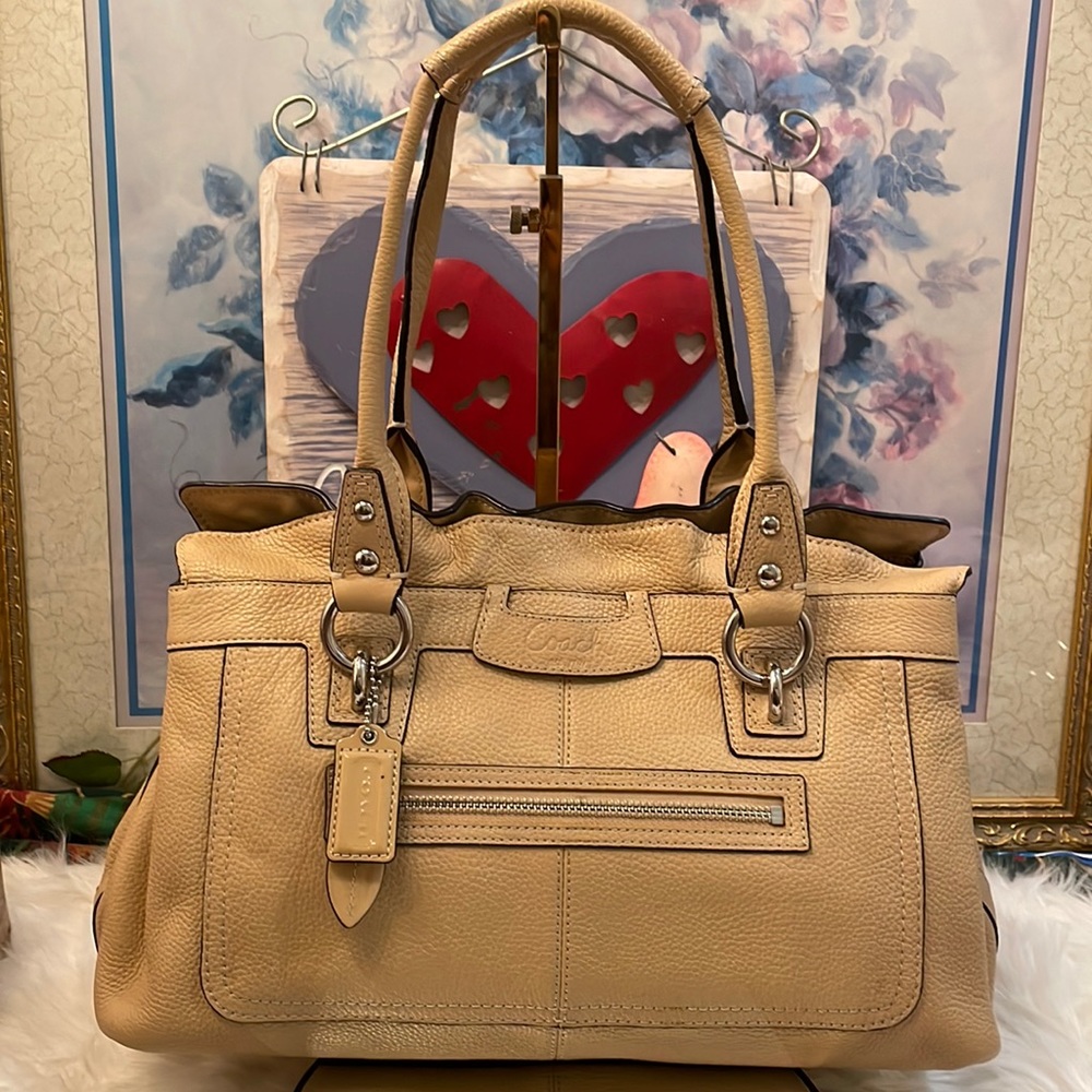 💜Coach Leather Handbag in Silver Hardware